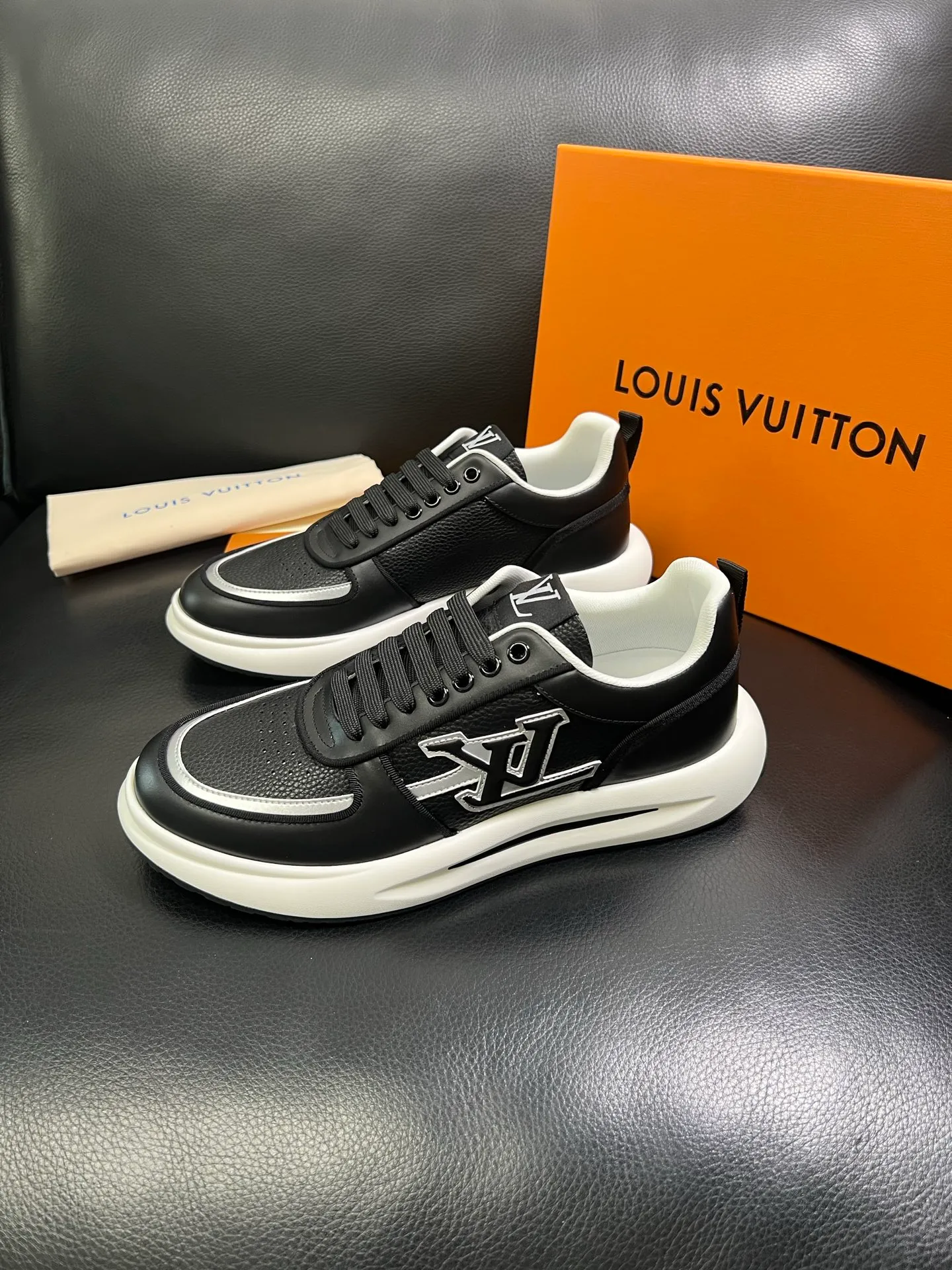 Men's shoes💰800 Lv 🔍Top purchasing agent🇮🇹 Louis Vuitton, the sports sneaker counter is synchronized, the uppers are imported from Italy, high-quality splicing colorful and complex crafts, the imported mesh padding is soft and comfortable, soles: original soles specially provided by the original factory, T men's men's shoes 💰U exclusive movable molded soles are super comfortable, original factory and single goods, 🔍🔍high quality, you can enter and exit the counter at will, welcome to compare, code number 38-44 (customized 45) 85871